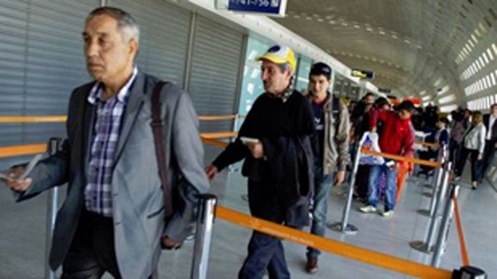 Telediario 1 - Rumanos y búlgaros ya podrán trabajar en toda la Unión Europea