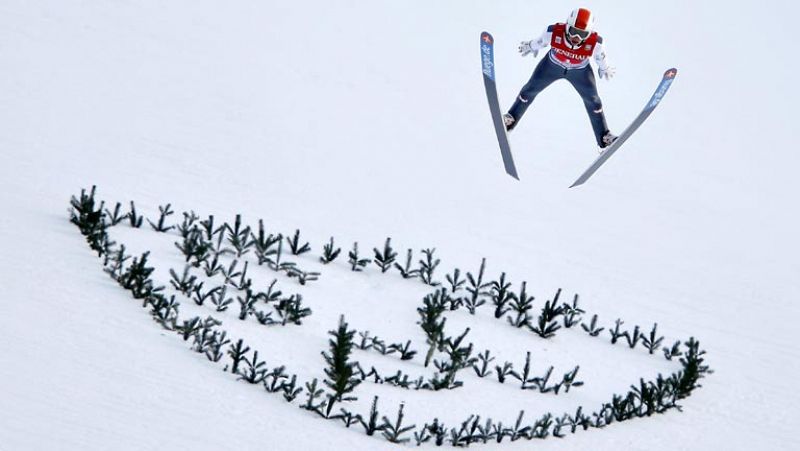 El austríaco Thomas Diethart consiguió hoy en Garmisch-Partenkirchen (Alemania), con un segundo salto de 140,5 metros, su primera victoria en la Copa del Mundo de saltos de esquí nórdico y se situó al frente del torneo Cuatro Trampolines.