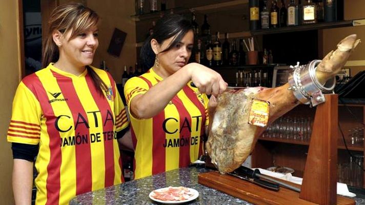 Telediario 1 - Una camiseta de 'Catar Jamón de Teruel' para Sandro Rosell