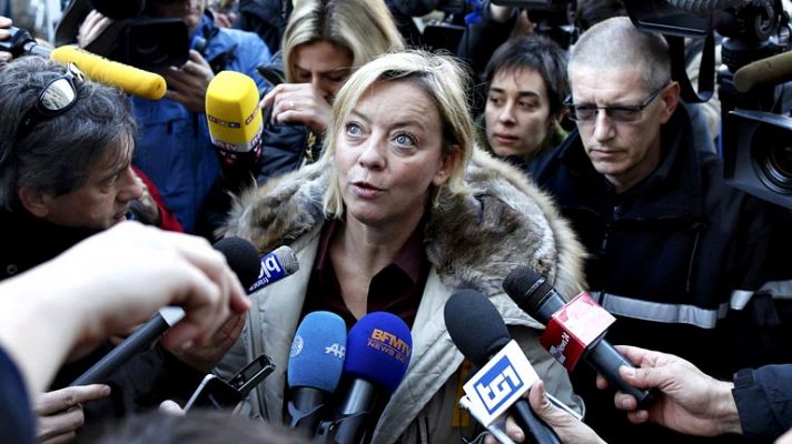 Sabine Kehm, mánager de Schumacher, ha explicado en la puerta del hospital, ante una nube de periodistas, que la situación de Schumacher, en estado crítico desde su ingreso en el hospital universitario de Grenoble, era \"estable\", cuestión que calific