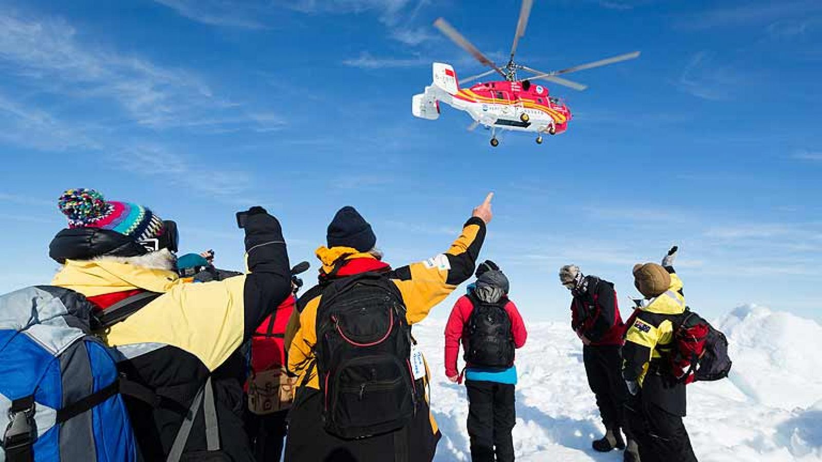  Ha concluido con éxito el rescate del barco ruso atrapado en el hielo de la Antártida. Los 52 pasajeros se encuentran ya a salvo