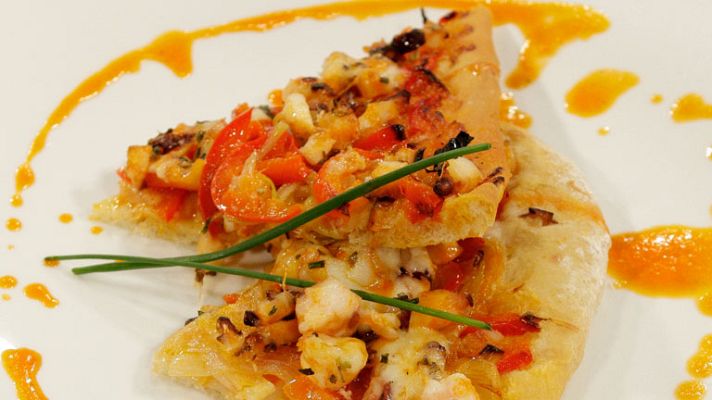  - Coca de marisco con salsa