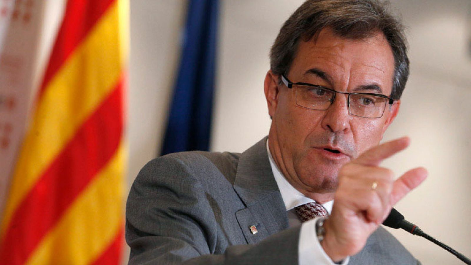 Artur Mas pide apoyo a los líderes de la UE para celebrar una consulta soberanista 