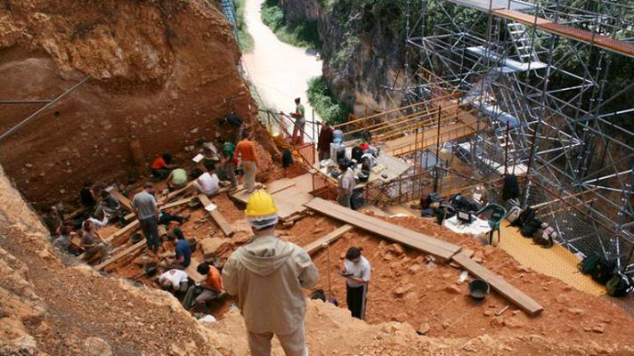 Telediario 1 - Atapuerca ha proporcionado a la Antropología más fósiles humanos que ningún otro emplazamiento en el mundo