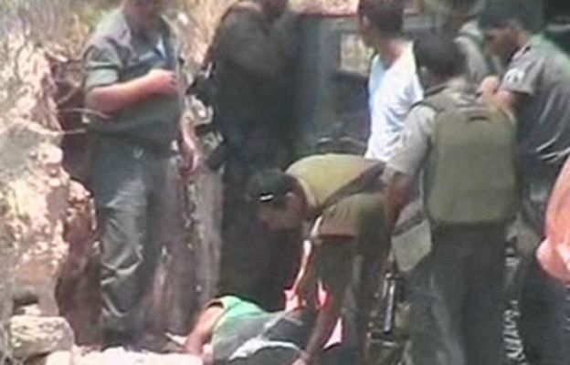  - El soldado obedeció órdenes