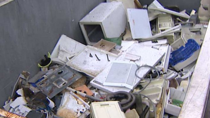 Telediario 1 - Basura electrónica