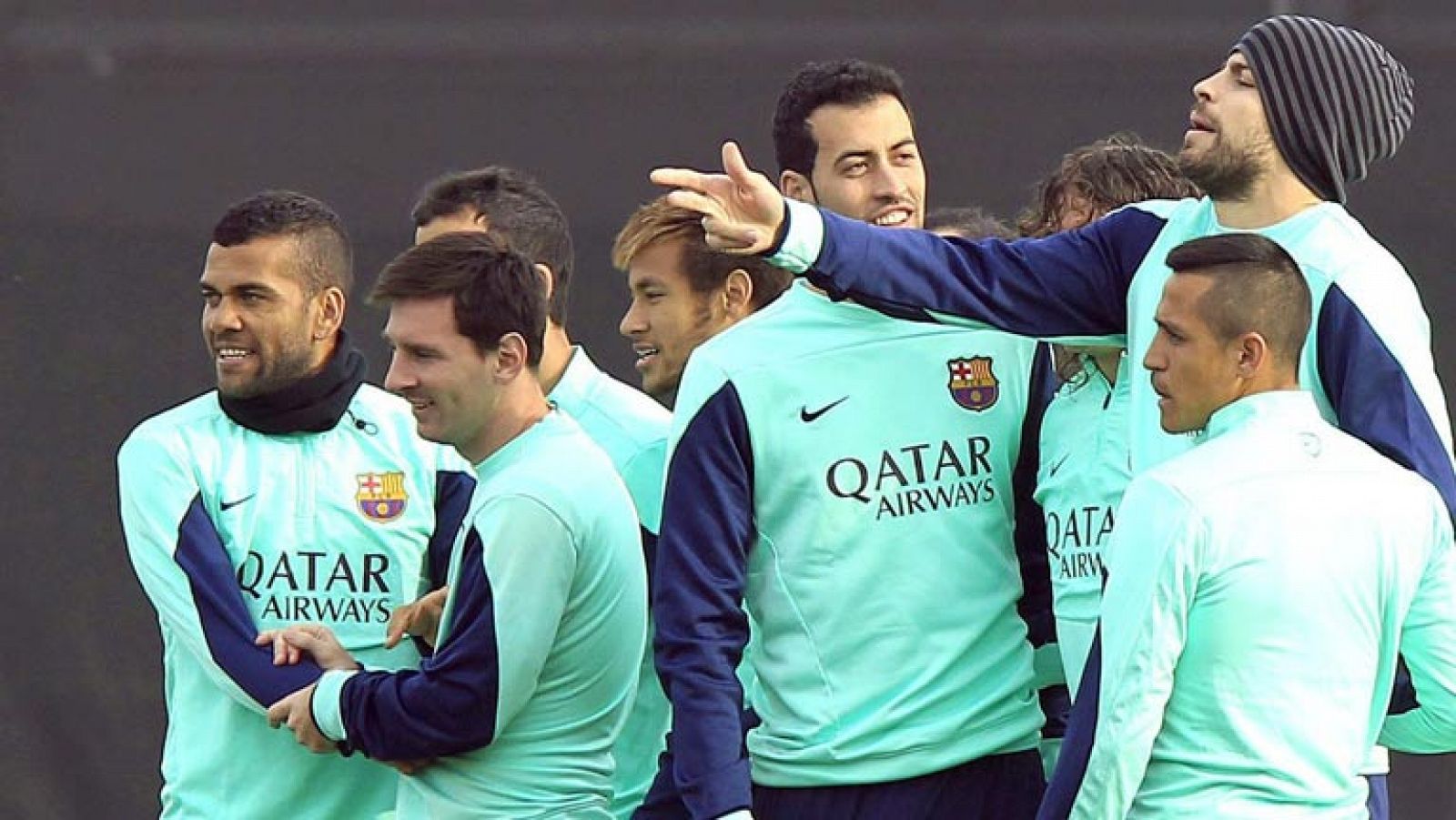 El Barça recibe al Elche y no quiere dejar escapar al Atlético | Ver