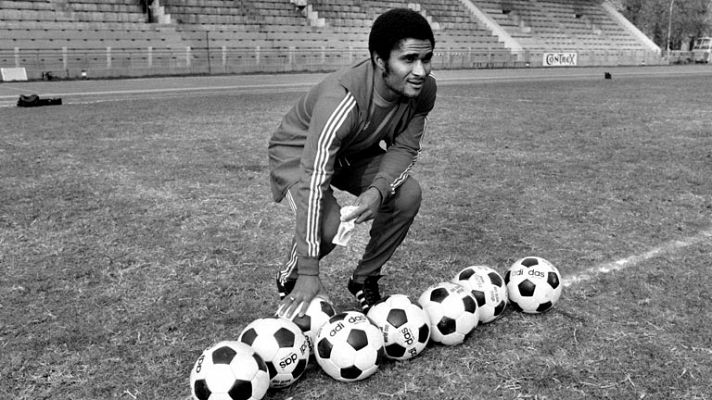Telediario 1 - La muerte del héroe Eusébio conmociona Portugal
