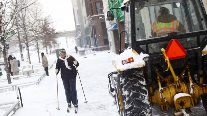 Telediario 1 - El temporal de EE.UU. deja temperaturas de hasta 50 grados bajo cero