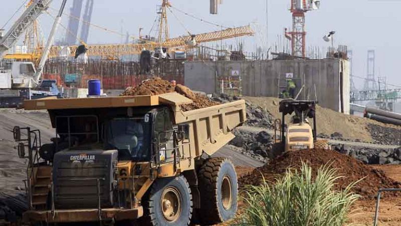 El Canal de Panamá y las empresas se sientan a negociar