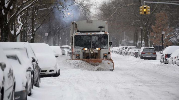 Telediario 1 - El frío ártico hiela Estados Unidos