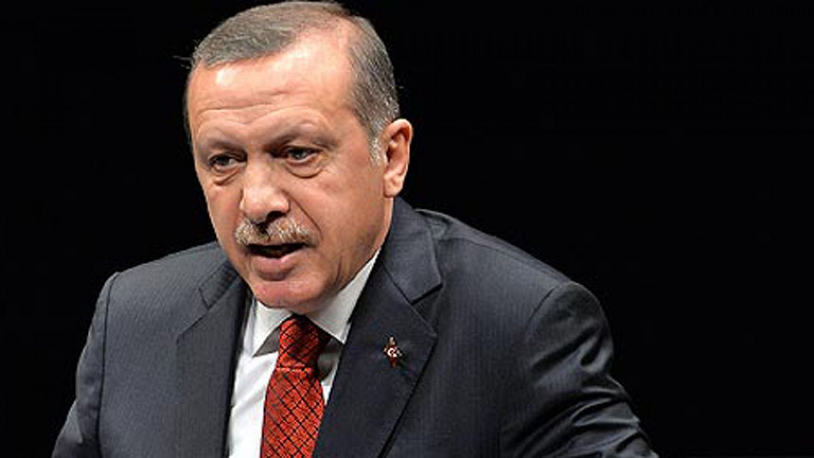 Telediario 1: El Gobierno turco cesa a 350 policías por el caso de corrupción que acorrala a Erdogan | RTVE Play
