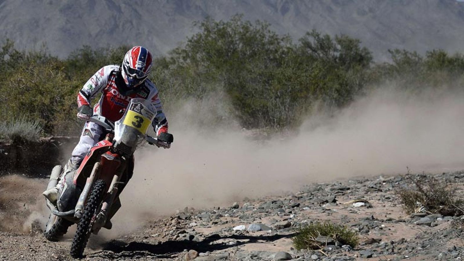 Los pilotos españoles Joan Barreda (Honda), en motos, y Nani Roma (Mini), en coches, marchan líderes del Rally Dakar en sus respectivas categorías después de conseguir la victoria ambos en la tercera etapa del Dakar, disputada entre las localidades argentinas de San Rafael y San Juan. [Toda la actualidad del Rally Dakar 2014, del 5 al 18 de enero, en RTVE.es]