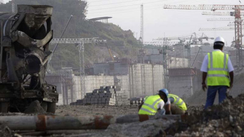 El consorcio a cargo de la ampliación del Canal de Panamá pide un adelanto de 300 millones de euros 
