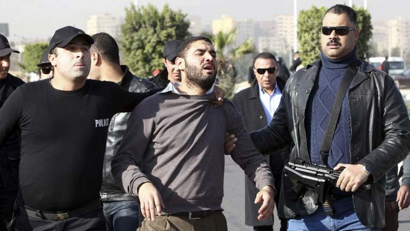 Aplazan la reanudación del juicio contra el expresidente egipcio Mohamed Morsi