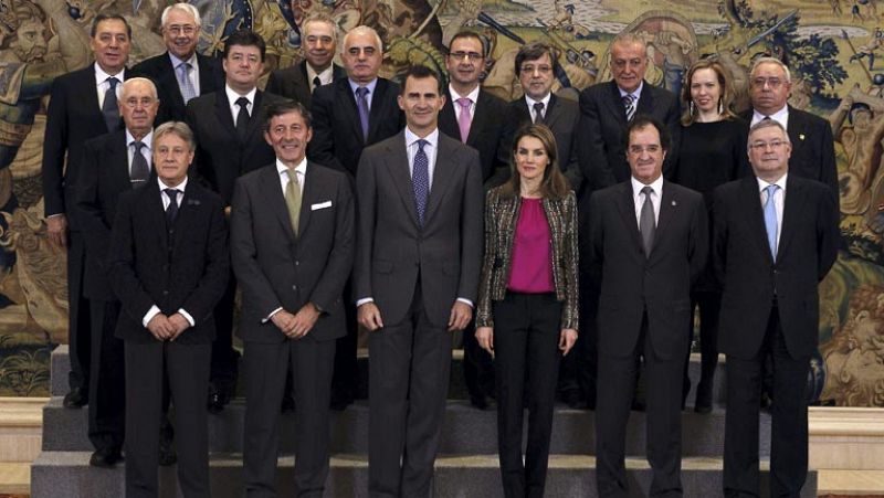 Un grupo de periodistas deportivos entre los que se encontraba el Director de Deportes de TVE, Jesús Álvarez, ha sido recibido en audiencia por el príncipe Felipe.