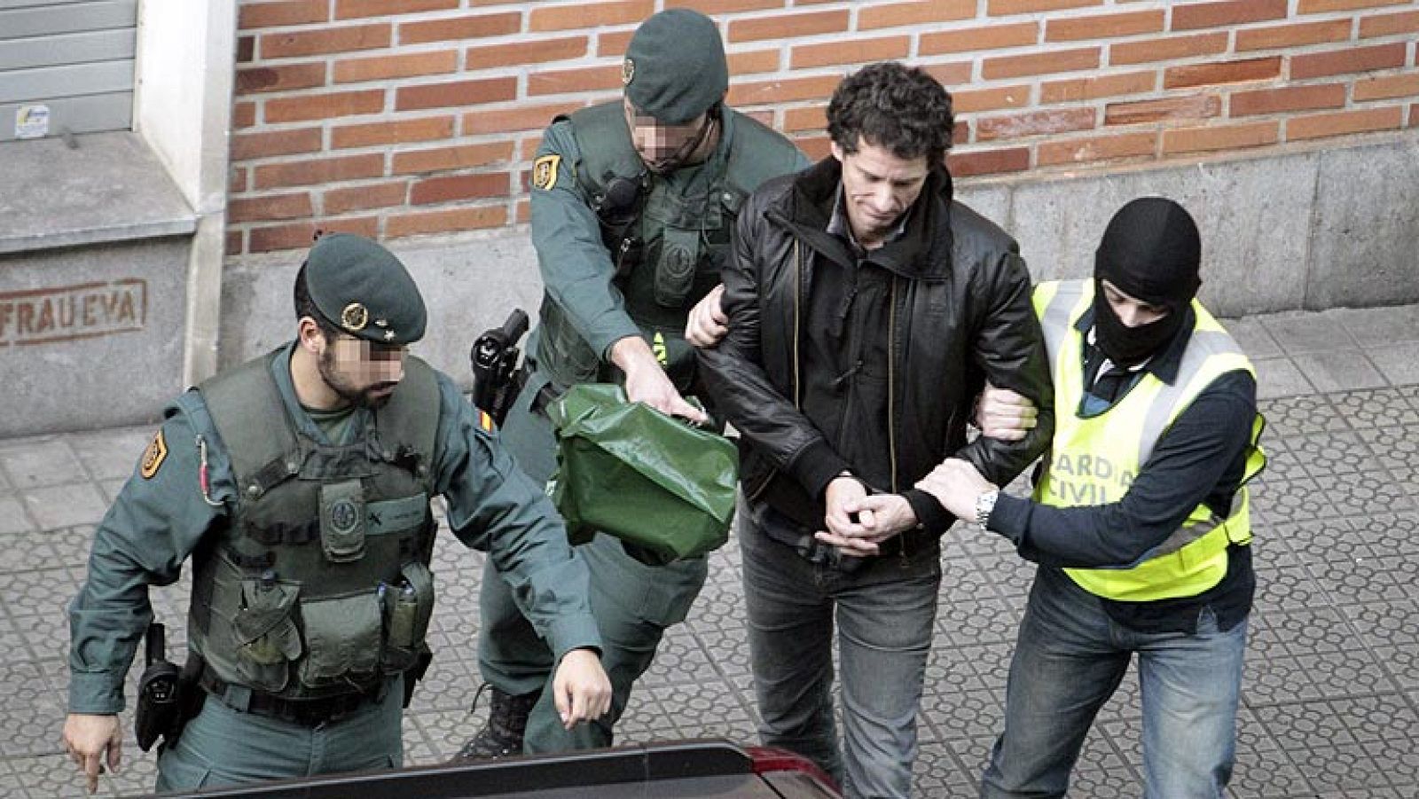 Golpe a los interlocutores de los presos etarras con ocho detenidos