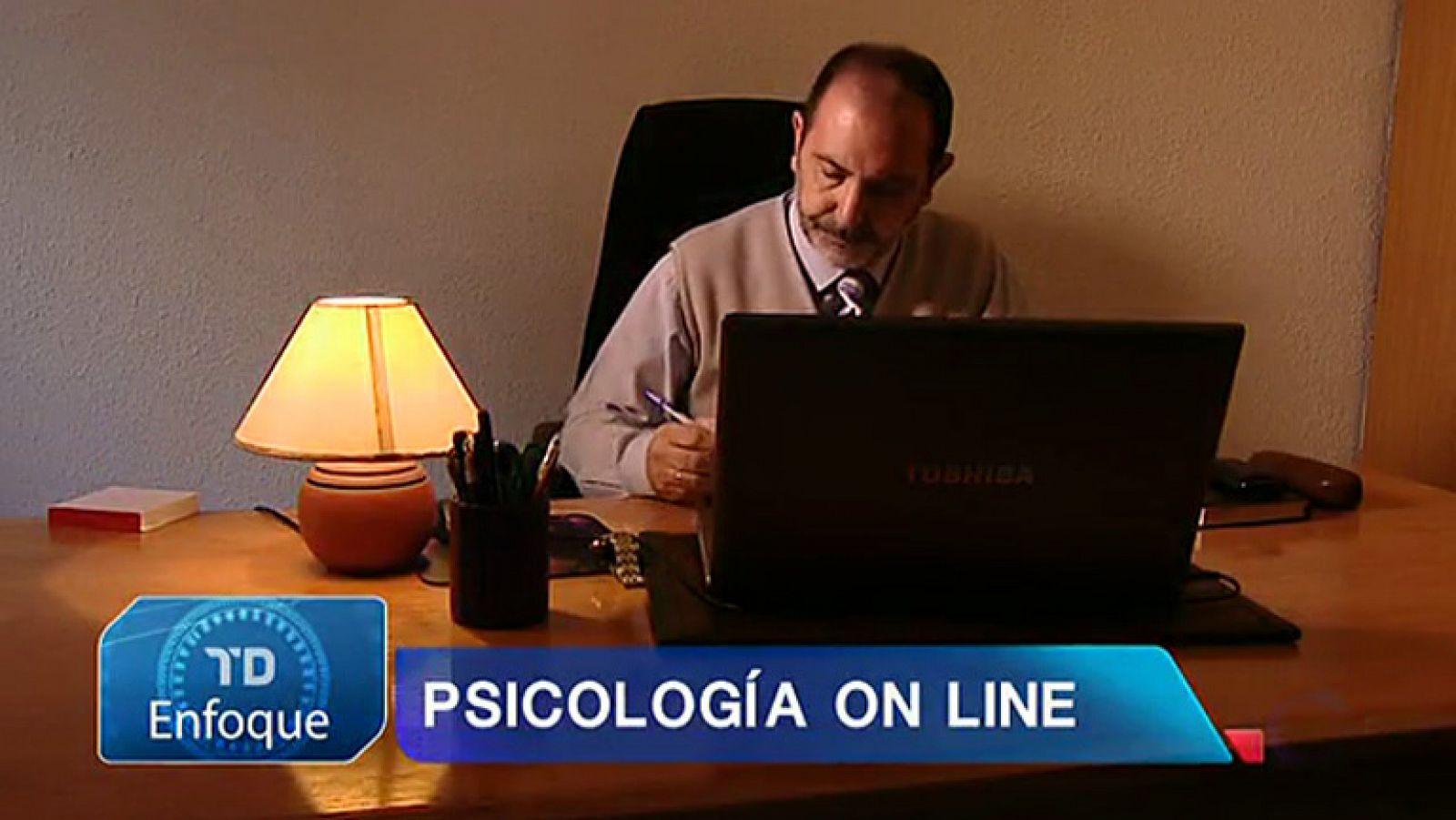 Telediario 1: Psicología online: cambiar el diván por la videoconferencia y la consulta por el salón de casa | RTVE Play