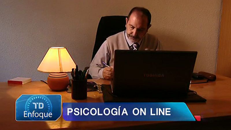 Psicología online: cambiar el diván por la videoconferencia y la consulta por el salón de casa