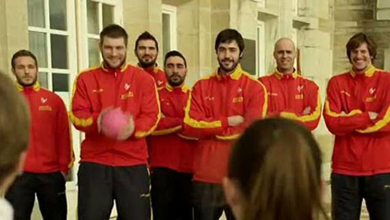 A cuatro días de su debut en el Europeo de Hungría, la selección española de balonmano busca el apoyo de la afición haciéndoles partícipes de su motivación por conseguir la doble corona, tras su éxito mundialista.