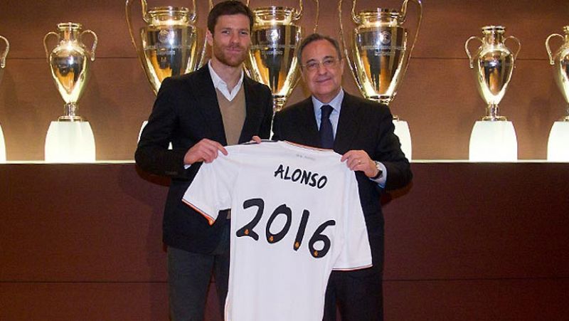 El jugador tolosarra del Real Madrid, Xabi Alonso, ha firmado la renovación de su contrato con el club blanco por dos años más, lo que le une al club merengue hasta 2016.