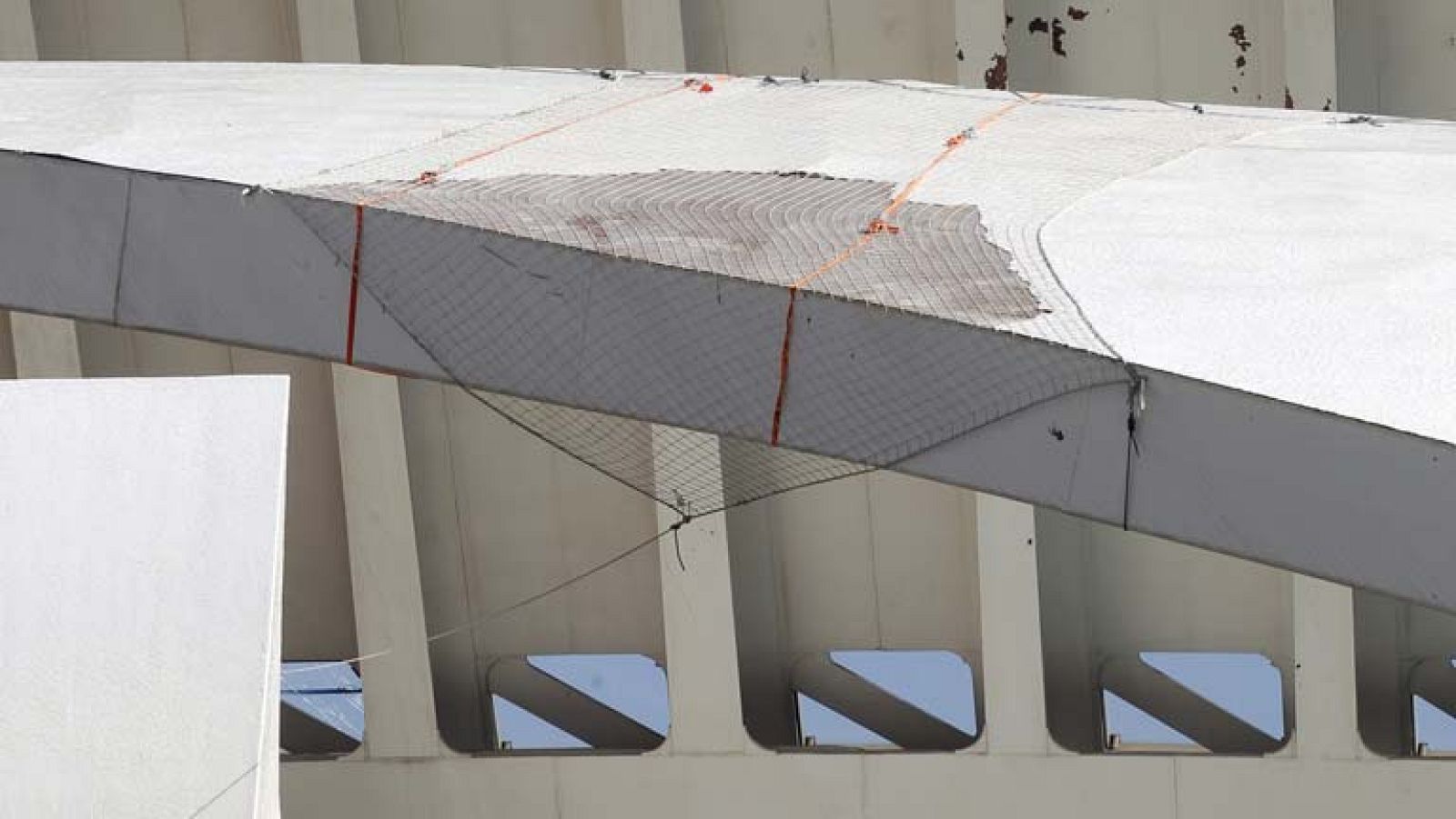 Los trabajos para retirar las piezas que cubren el Palau de les Arts están a punto de empezar