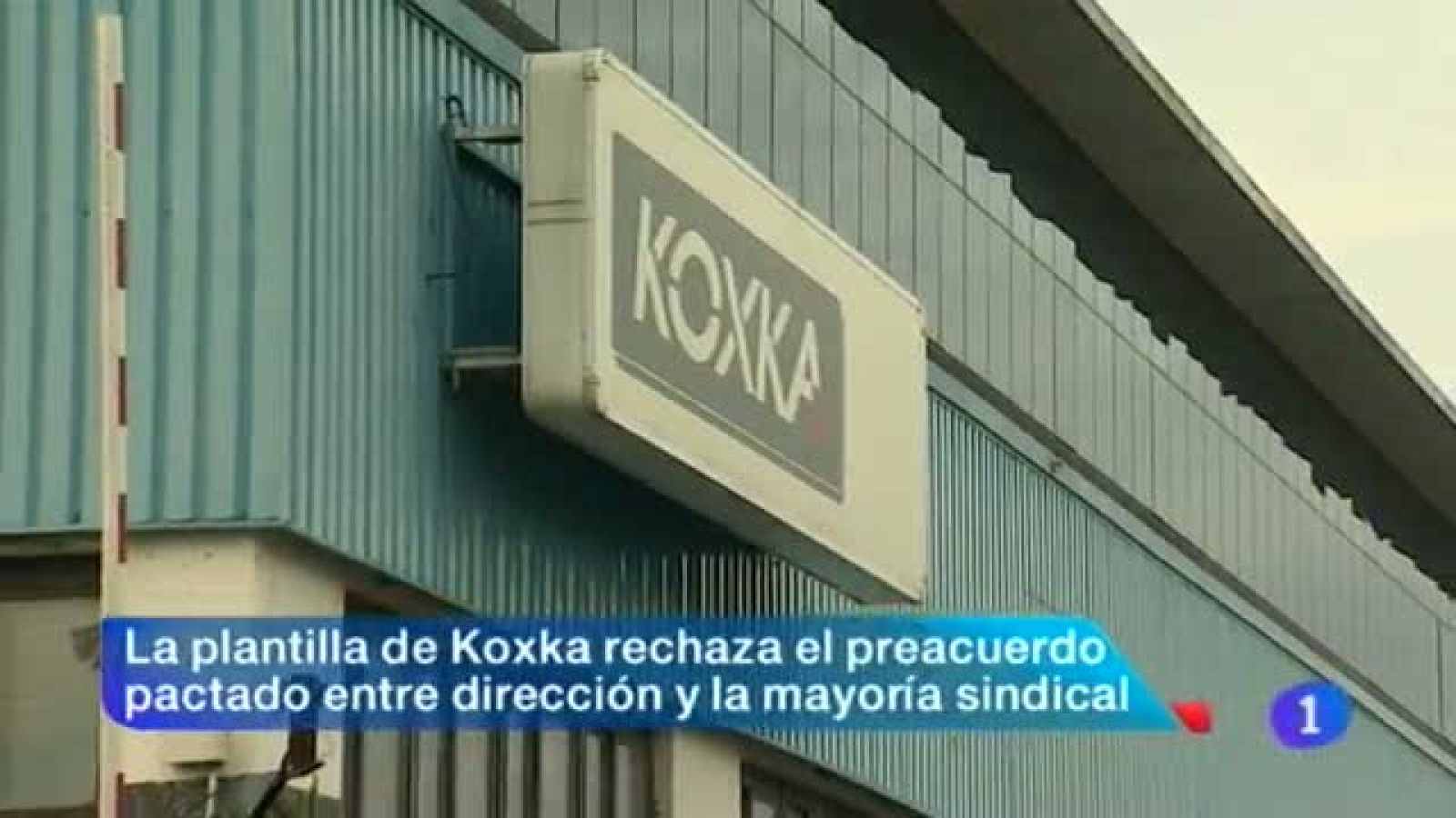   La plantilla de Koxka rechaza en referendum un preacuerdo que implicaba estabilidad en el empleo con recortes salariales del 20%. Un acuerdo pone fin a la huelga del transporte urbano comarcal de Pamplona 24 días después. Asier Aranguren, ex preso de ETA,  detenido en Pamplona en los registros efectuados esta madrugada en Pamplona y Burlada dentro de la operación contra el "frente de makos" de la organización terrorista. Osasuna confirma el fichaje del delantero paraguayo Acuña - 09/01/2014