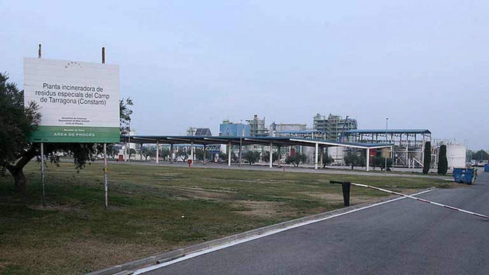 Una empresa de Tarragona estudia una solicitud para tratar residuos de  armas químicas de Siria