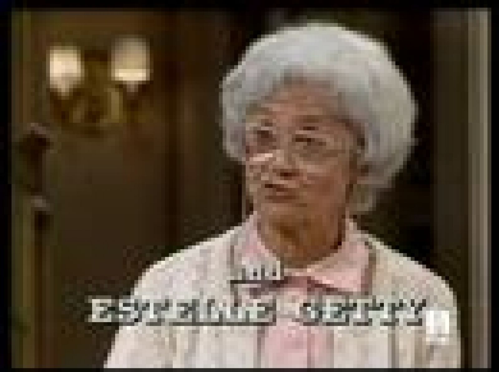 Estelle Getty, la actriz conocida por su personaje de Sofía en "Las chicas de oro" ha fallecido a los 84 años después de luchar durante mucho tiempo contra una enfermedad degenerativa parecida al Alzheimer.