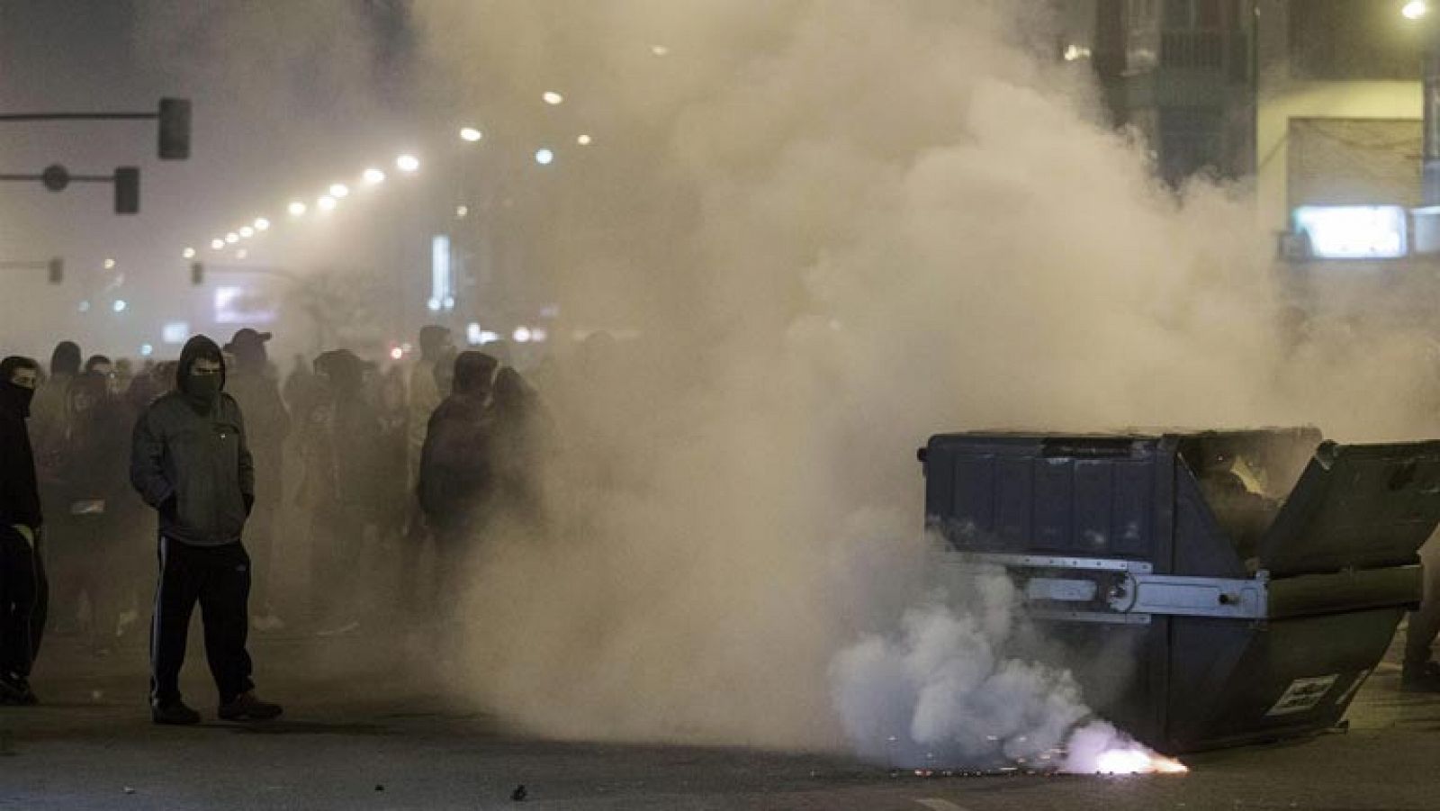 Informativo 24h: El barrio burgalés de Gamonal vive una nueva noche de disturbios | RTVE Play