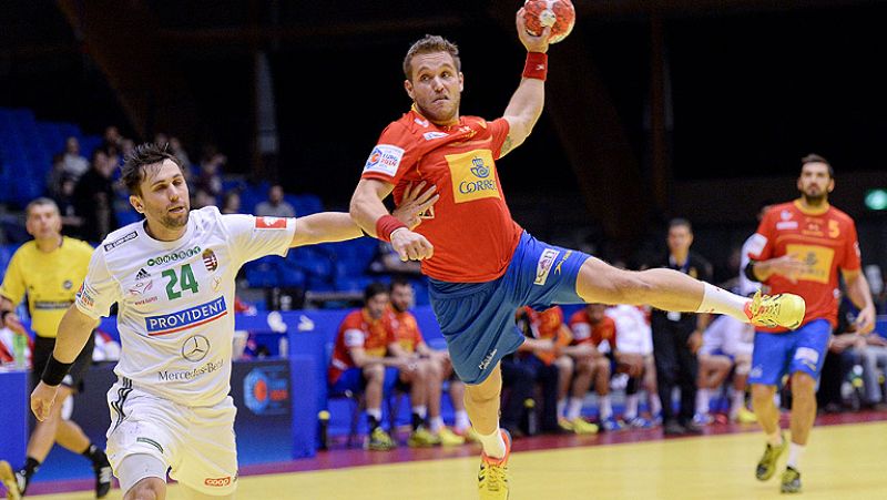 La selección española de balonmano se ha impuesto a Hungría en su debut en el Europeo de Dinamarca, donde se ha impuesto por 34-27.