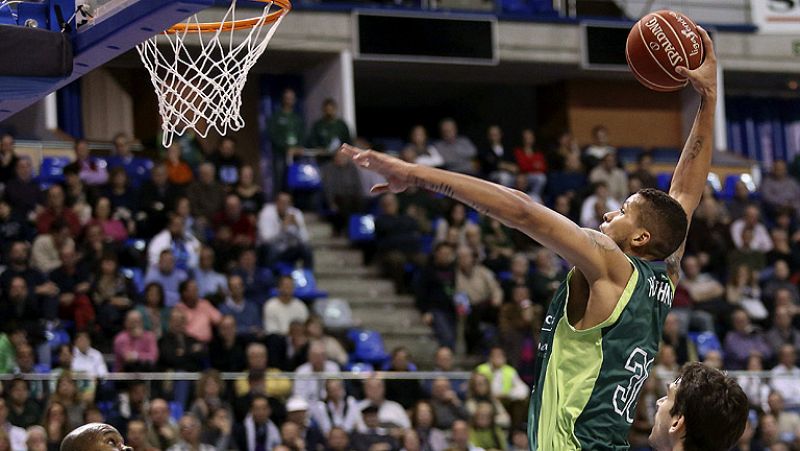 El Unicaja ha machacado al Valladolid liderados por Toolson y Stimac, que han conseguido ambos 26 puntos de valoración.