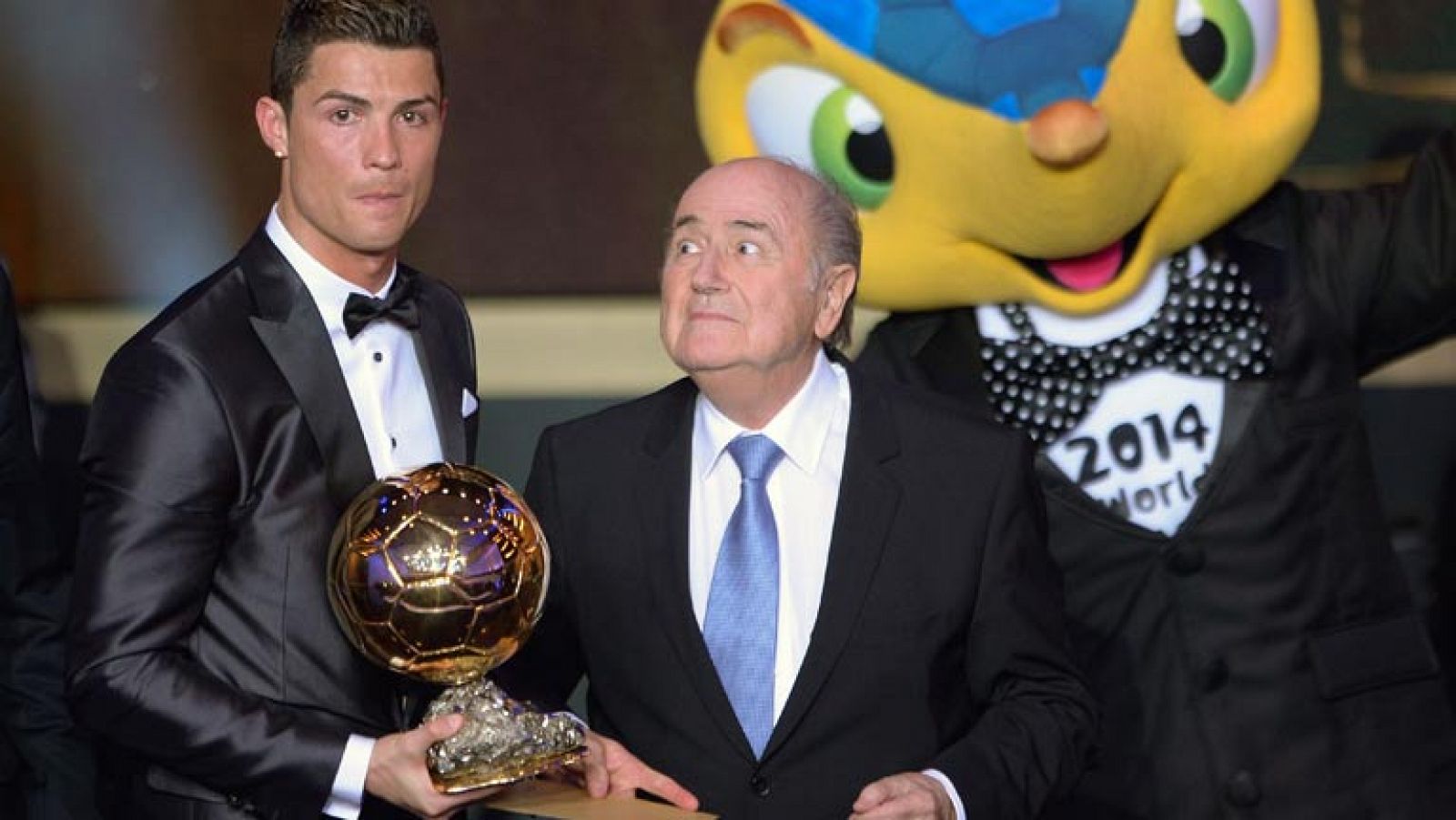 Telediario 1: Portugal celebra el Balón de Oro de Cristiano Ronaldo | RTVE Play