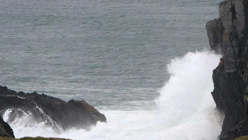 Viento fuerte en el litoral gallego, con tormenta en áreas del Cantábrico y los Pirineos