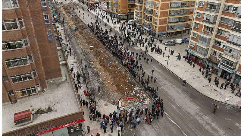 Unos 200 vecinos vuelven a impedir las obras en el barrio de Gamonal, en Burgos