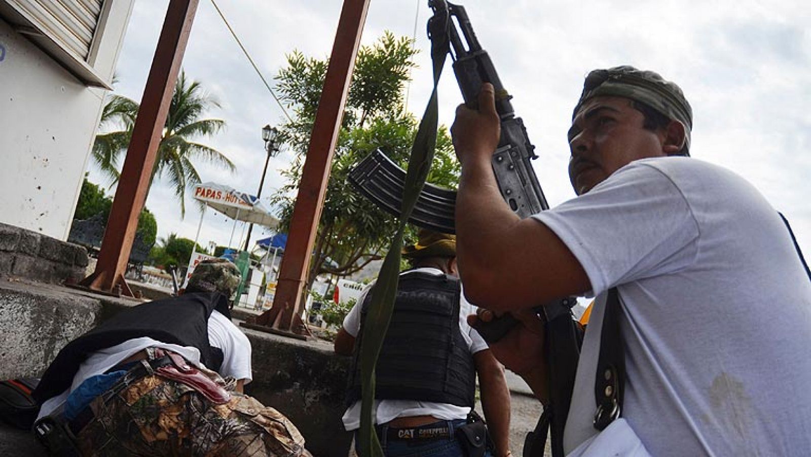 El Ejército mexicano intenta desarmar a los grupos de autodefensa que se enfrentan al narcotráfico