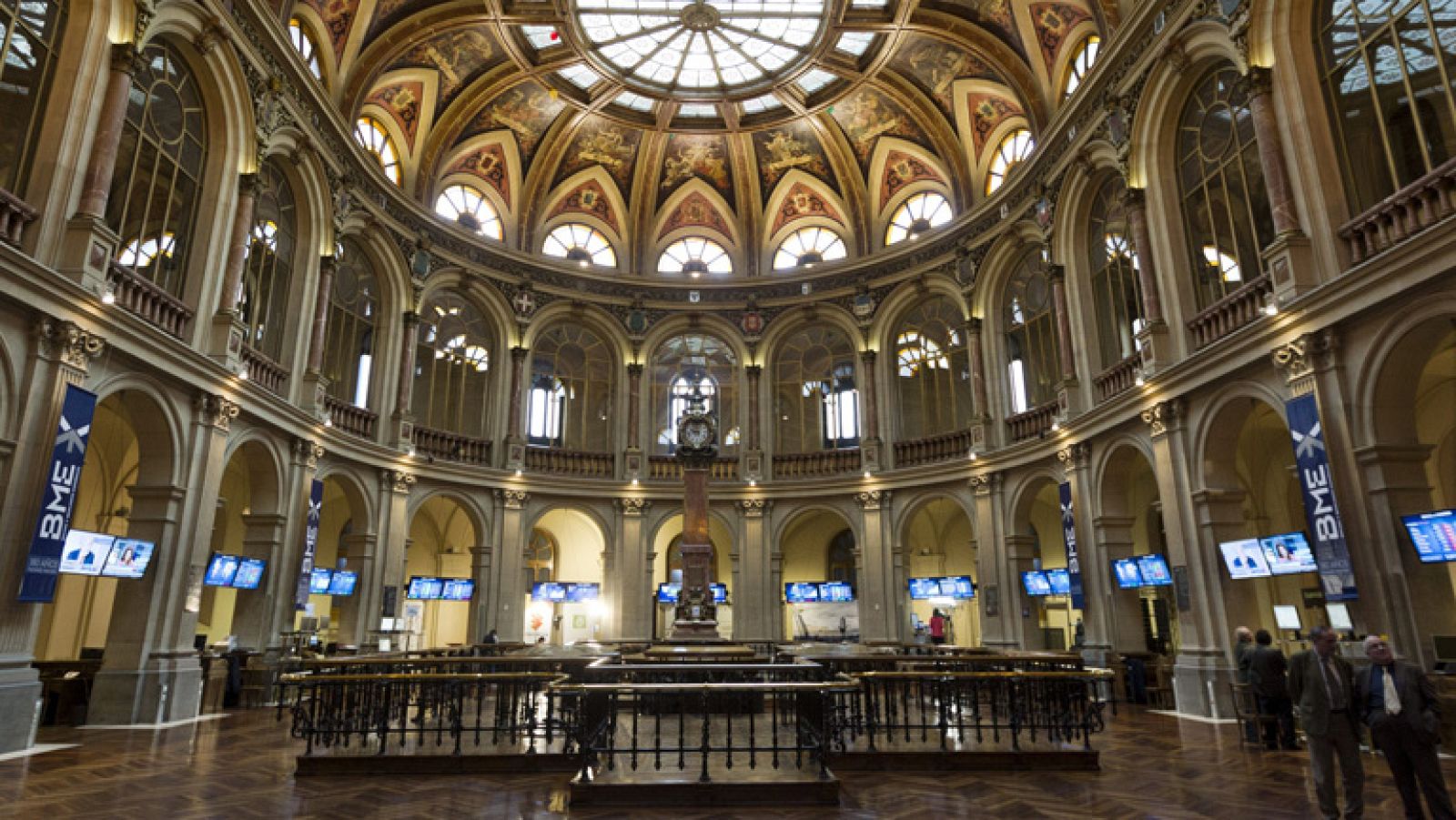 El IBEX 35 remonta al cierre y sube un 0,16% y la prima de riesgo se mantiene en 200 puntos