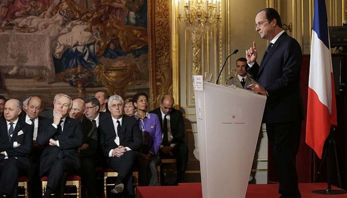 Telediario 1 - Hollande no habla de vida privada