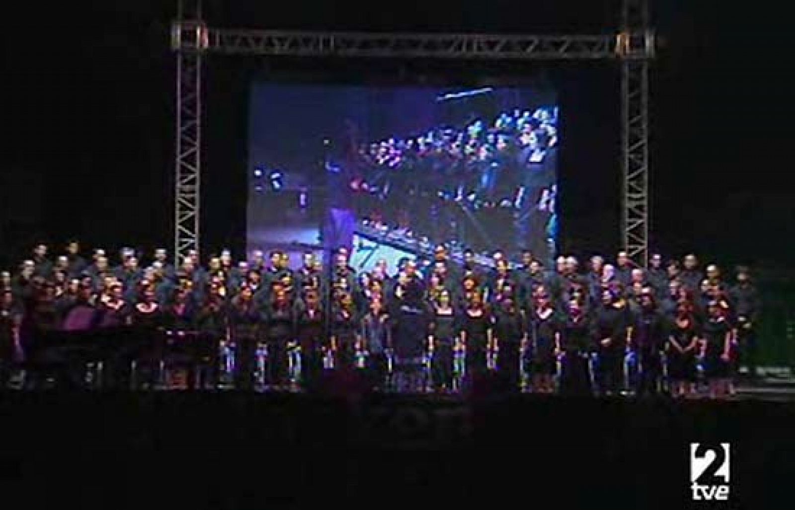 McFerrin y el Orfeón donostiarra improvisan juntos | Ver