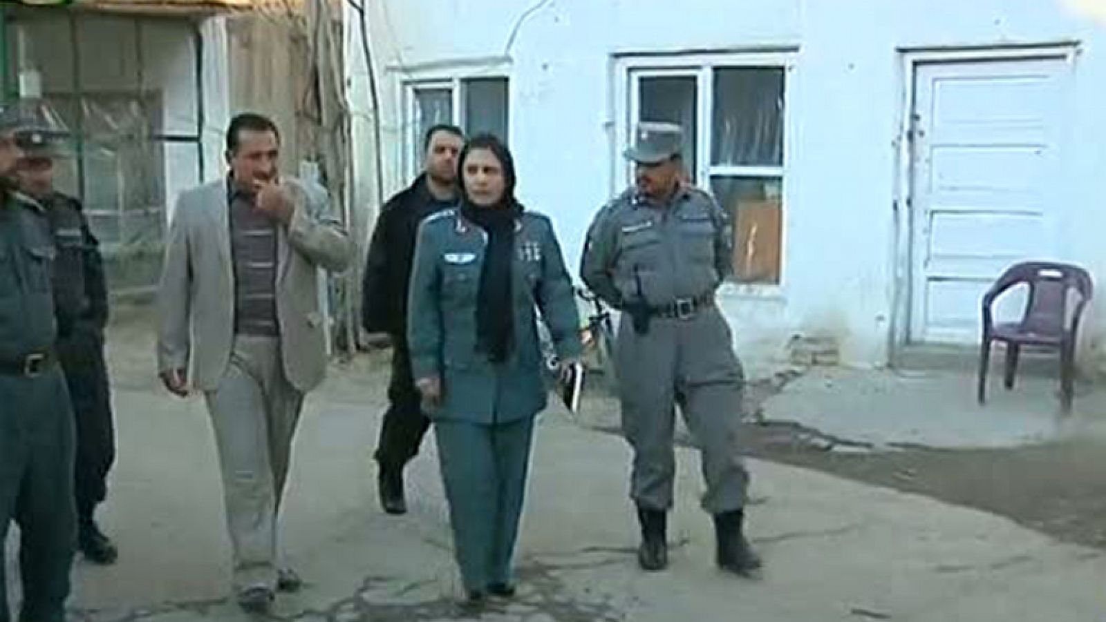 Telediario 1: Ser mujer y policía en Afganistán se paga muy caro | RTVE Play