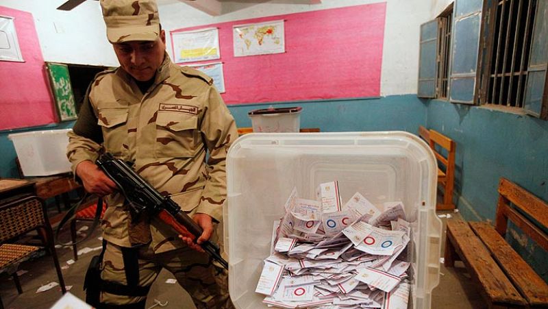 Egipto espera el recuento tras el referéndum constitucional
