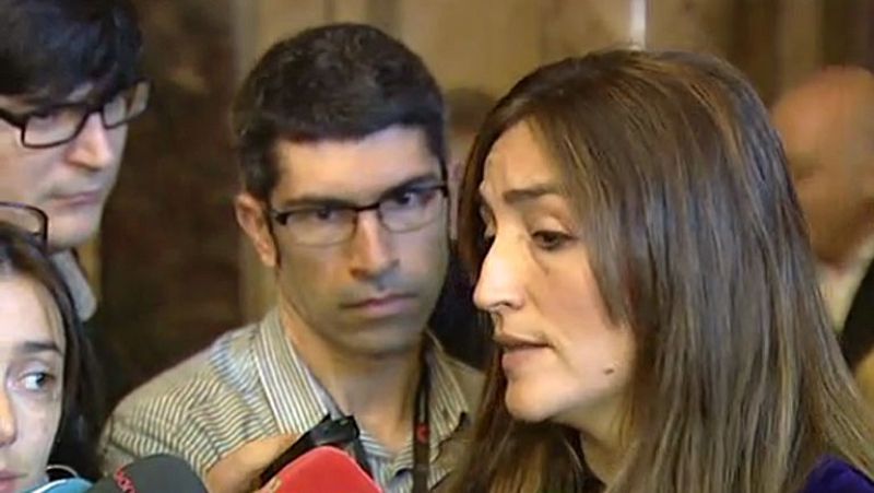 La diputada crítica del PSC Martínez-Sampere acata la discicplina de voto pero renuncia a la ejecutiva 