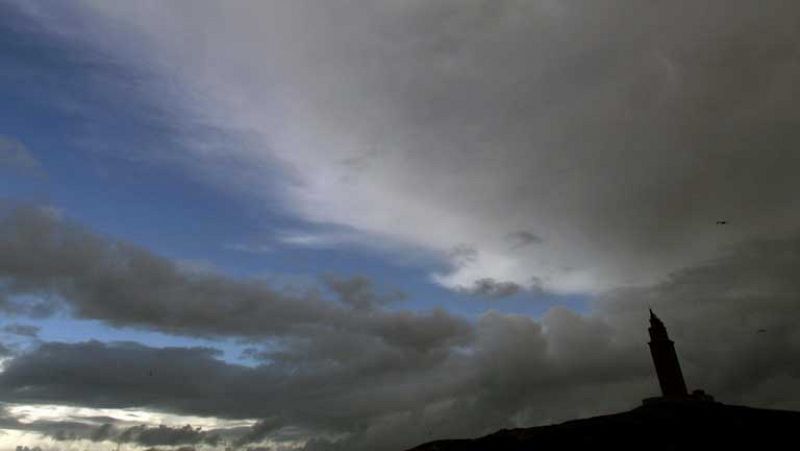 Cielo muy nuboso en el tercio occidental, islas Baleares y el norte de las islas Canarias