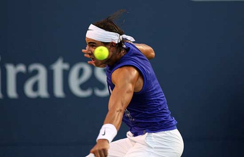 El tenista español Rafael nadal continúa avanzando hacie el número uno de la ATP. Ya está en cuartos de final del Master Series de Toronto.