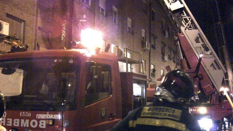 El fuego deja dos víctimas mortales y catorce heridos en San Adrià del Besós