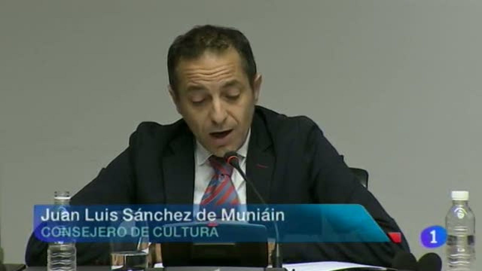   Comparece el Portavoz del Gobierno ante el Parlamento para hablar de las adjudicaciones de emisoras de radio de FM. Satisfacción en el Gobierno de Navarra por la desaparición de los peajes en las carreteras guipuzcoanas. Osasuna se prepara para su desplazamiento a tierras andaluzas (17/01/2014)