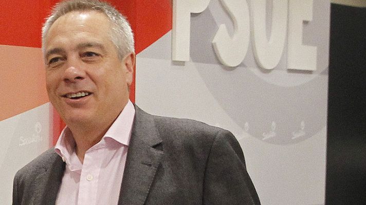 Informativo 24h - Pere Navarro emplaza a los diputados díscolos a ser honrados y renunciar al escaño