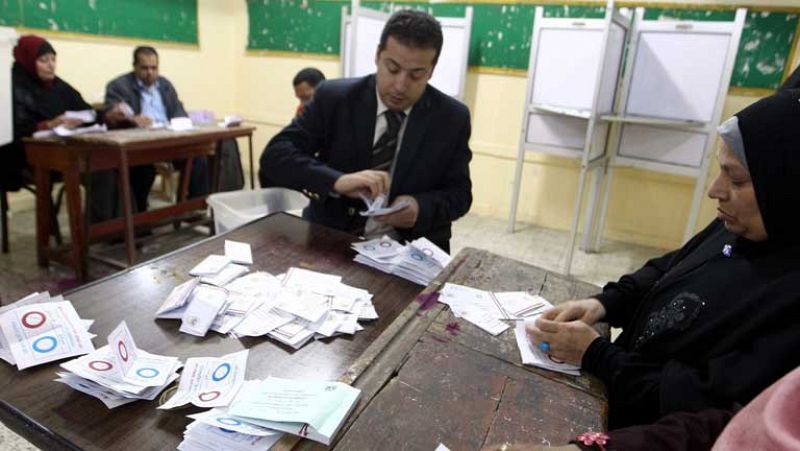 Aprobada la nueva Constitución egipcia con una baja participación en las urnas