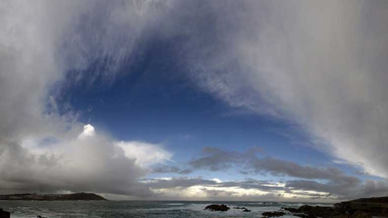 El tiempo: Viento fuerte con rachas muy fuertes en zonas de Canarias | RTVE Play