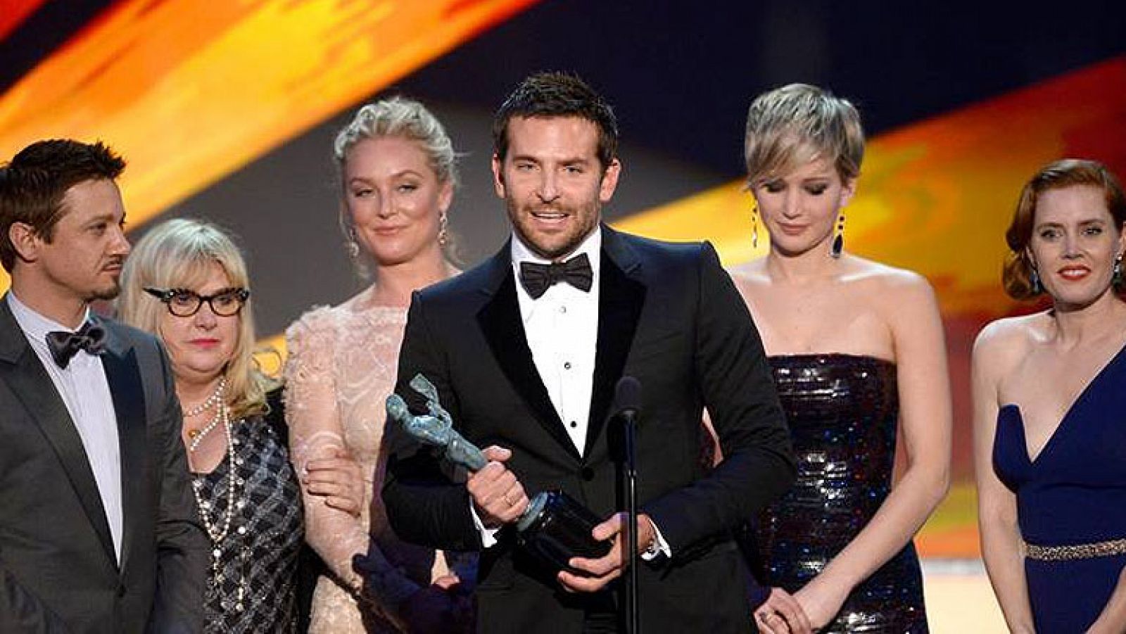 Informativo 24h: 'La gran estafa americana', triunfadora en los premios del Sindicato de Actores de Hollywood | RTVE Play